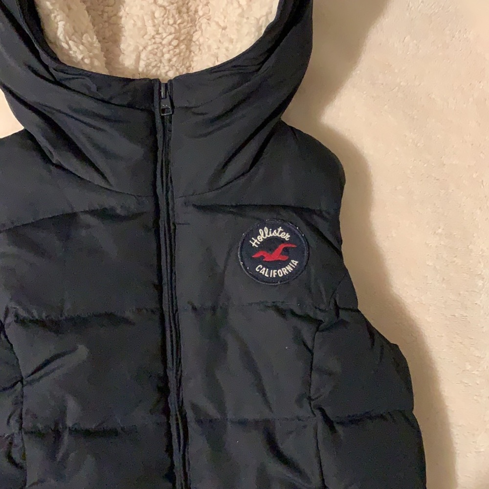 hollister puffy vest